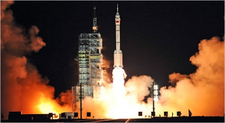 Illustration for article titled Will the Chinese Spacewalk Lead to a Space Cold War?